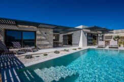 Mercedes 2Bd Luxury Villa